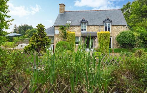Noyal-Sous-Bazouges 一軒家 | 2 Bedroom Gorgeous Home In Noyal-Sous-Bazouges