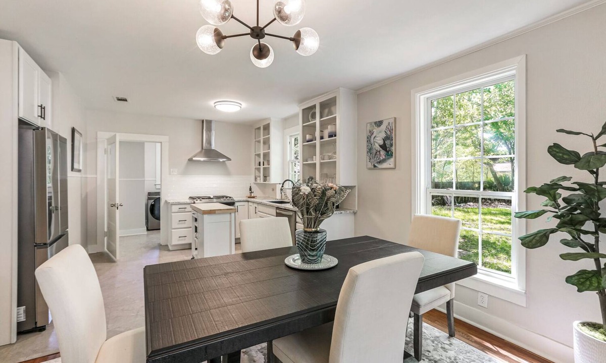 Mid City South 一軒家 | Cali-Style House in Mid-City Baton Rouge
