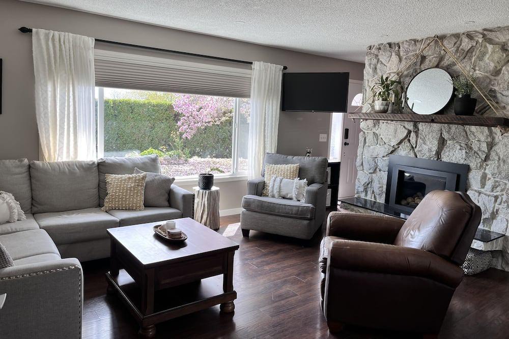 Westbank 一軒家 | Family getaway in the heart of West Kelowna’s wine country - Legal
