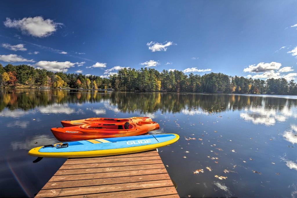 Eagle River 一軒家 | Lakefront Eagle River Retreat w/Dock & Fire Pit!