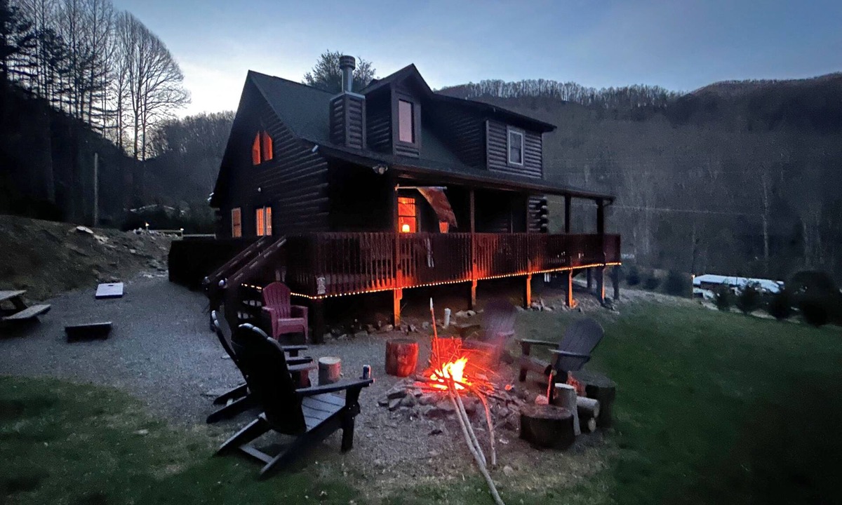 Waynesville キャビン | Log CabinバカンスレンタルはWaynesville、NCに位置しています