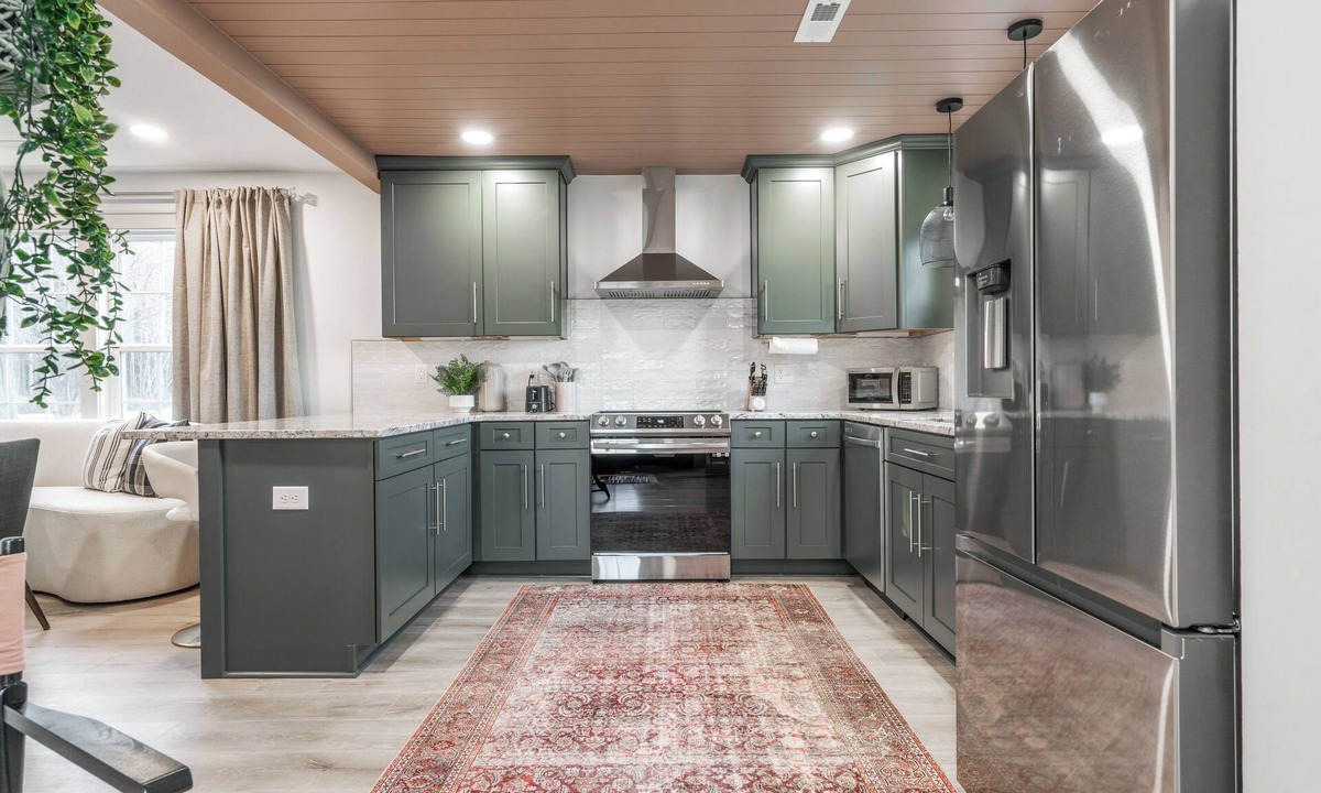 Southmont 一軒家 | Luxe Cottage w/ hot tub + firepit + library near lake. Pet friendly!