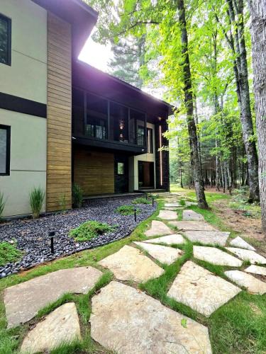 Eagle River 一軒家 | Luxury Lakefront 4 BDR, 10 Beds, 4 Bath