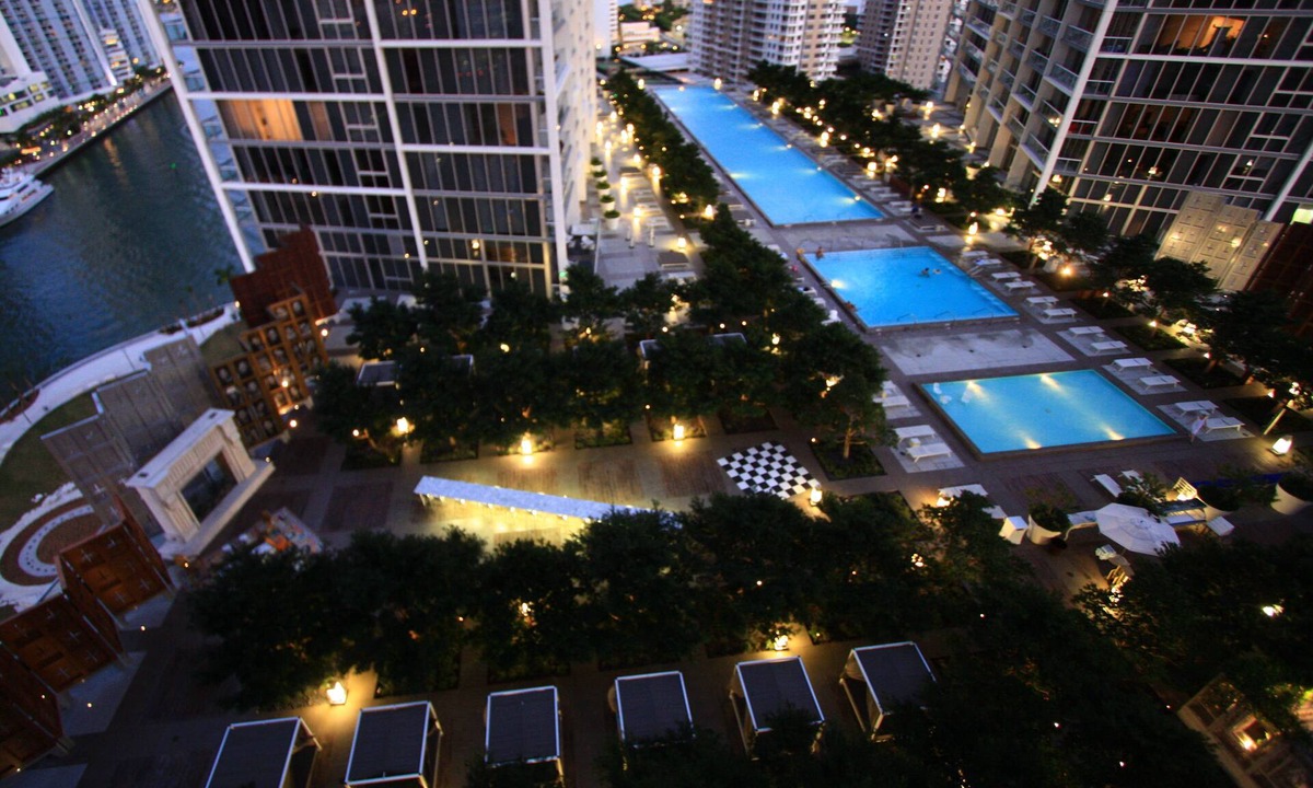 Downtown Miami アパートメント | Icon-Brickell、W Resort Free SPAのアーバンオアシスの高級ウォーターフロントコンドミニアム