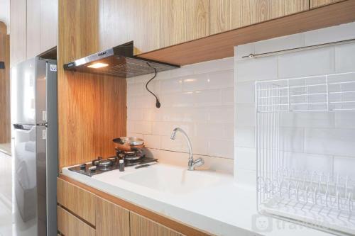 East Jakarta アパートメント | Minimalist and Comfort Stay Studio Room at Signature Park Grande Apartment By Travelio