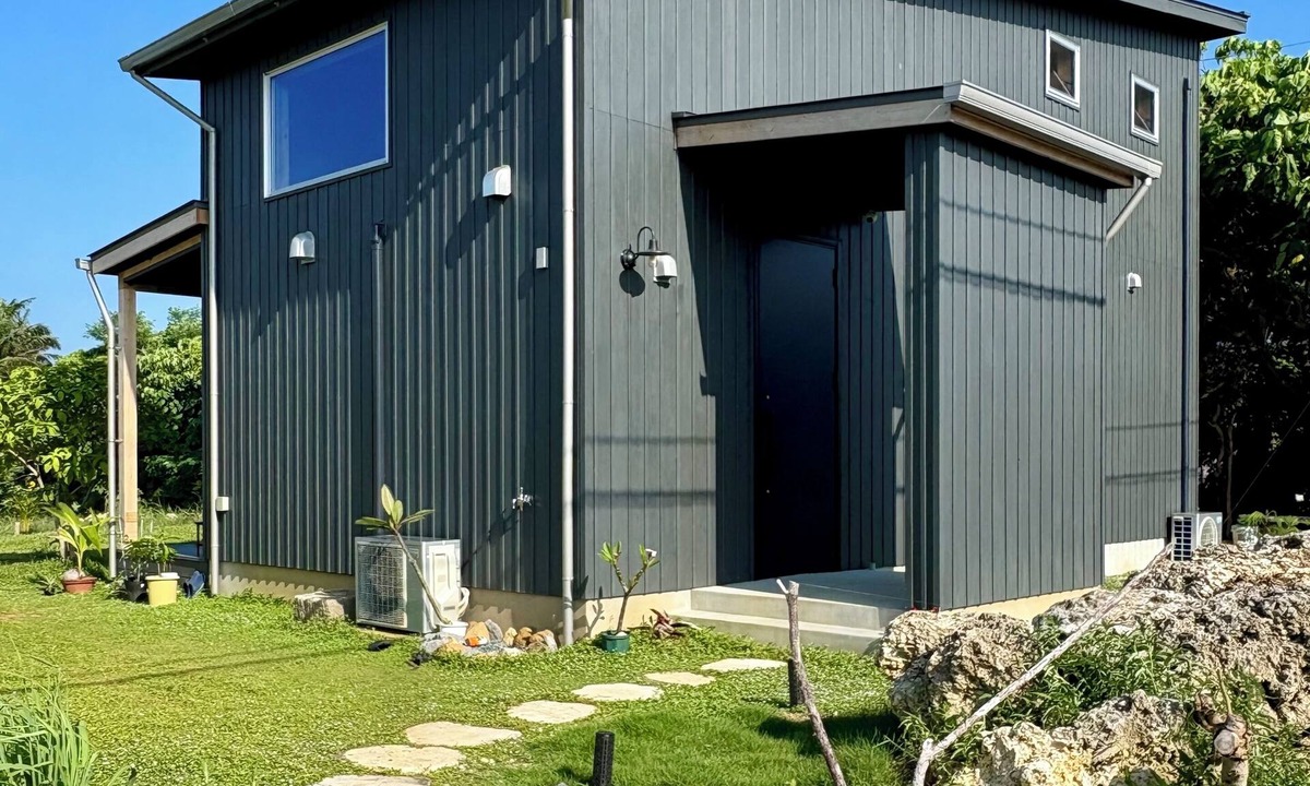 Ishigaki 一軒家 | New built retreat for couples Beach just 3 min walk Mt.Mape view from garden