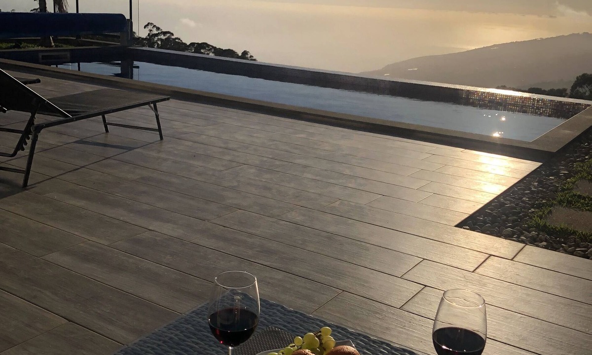 Calheta ヴィラ | New construction above the rooftops of Calheta, absolute privacy, heated pool.