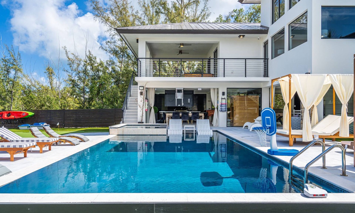 Buccaneer Point ヴィラ | Private 5-bedroom pool villa in beautiful Key Largo, resort lifestyle!