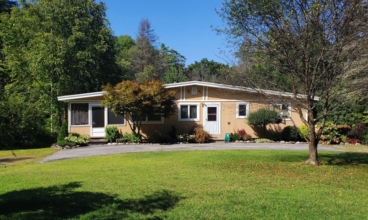 Queensbury 一軒家 | Private Mountain Side Bungalow