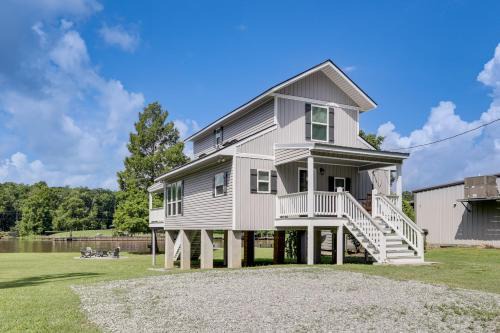 Saint Amant 一軒家 | Riverfront Family Retreat w/Yard in Saint Amant