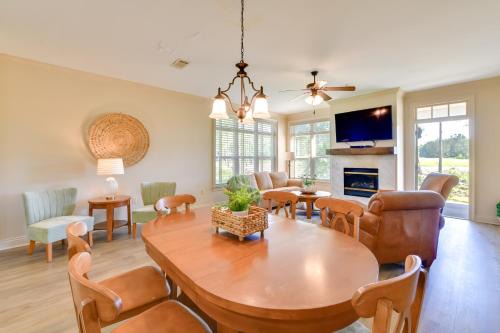 Springfield ヴィラ | Spacious Springfield Home w/Golf Course View!