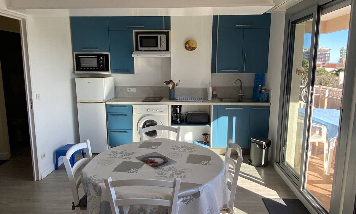 Le Port アパートメント | Sunny T2 with AC and parking near Canet Beach