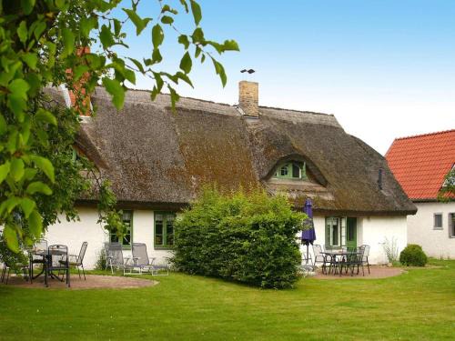 Neuenkirchen 一軒家 | Terraced houses in the port village of Vieregge on the island of Rügen