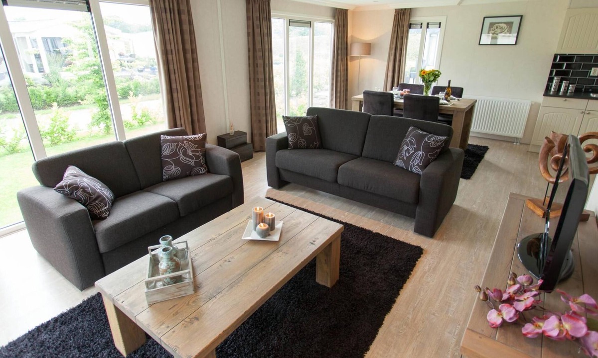 Oost-Graftdijk 一軒家 | This comfortable home offers an ideal mix of peace, comfort and coziness, set in the characteristic polder landscape of North Holland. Here you can enjoy relaxed days together, surrounded by nature and wide open spaces.