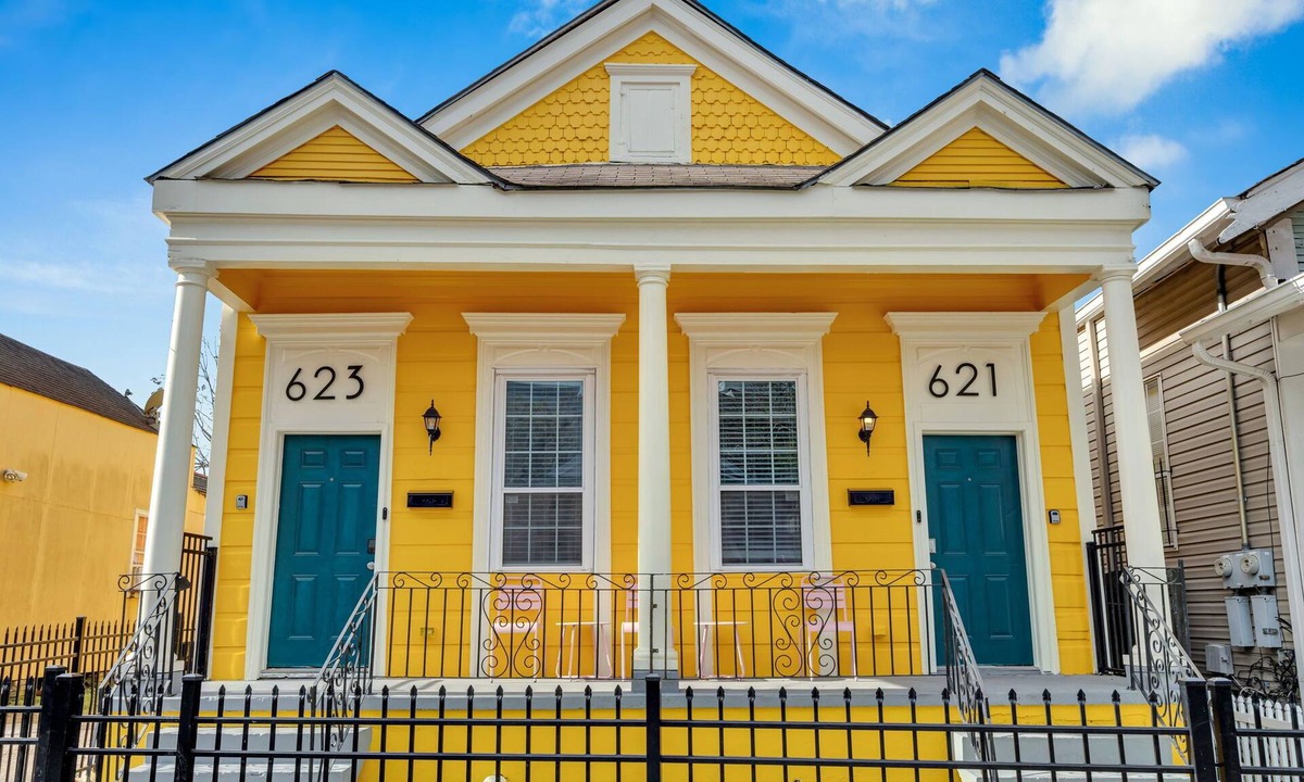 Mid-City 一軒家 | Updated 3BR Mid-City shotgun near streetcar. Walk to dining, minutes to FQ & Superdome.