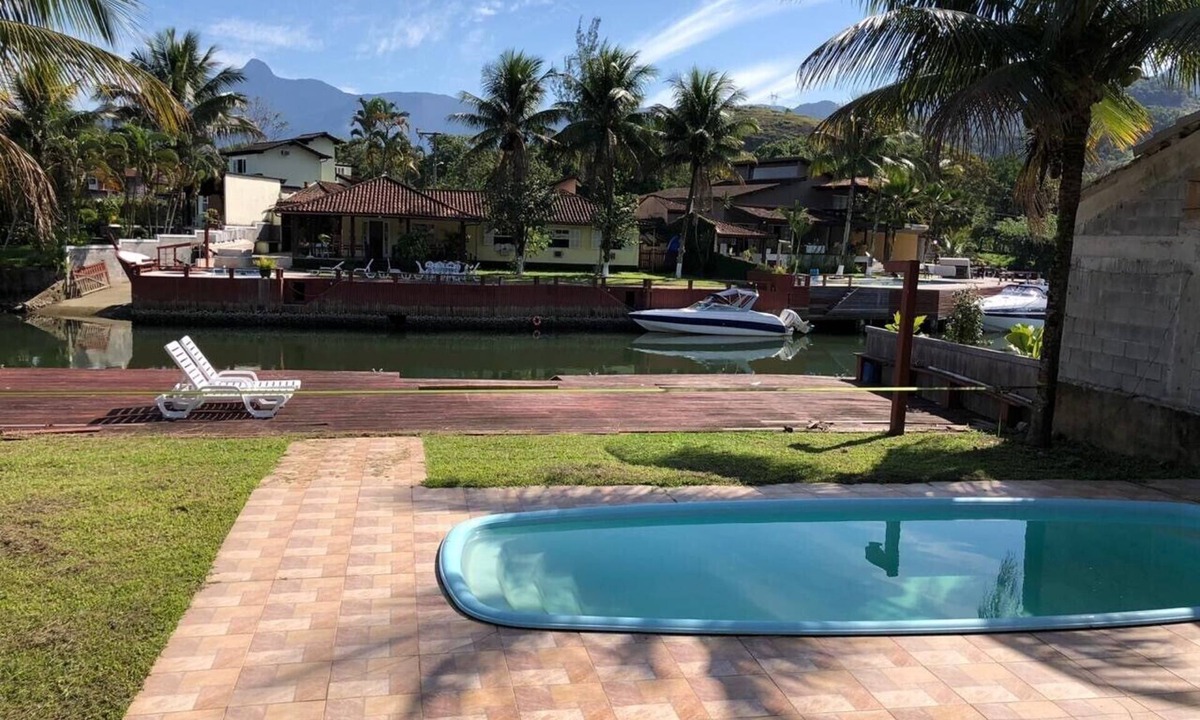 Itinga 一軒家 | Villa com deck e piscina privativa, vigilância 24 horas no condomínio Bracui