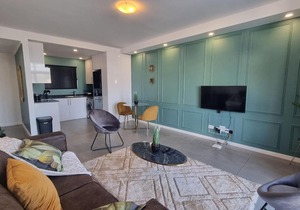 Accommodation Front - Prestigious 2 Sleeper Apartment with Harbour Views