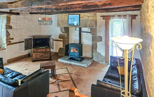 Noyal-Sous-Bazouges 一軒家 | 2 Bedroom Gorgeous Home In Noyal-Sous-Bazouges