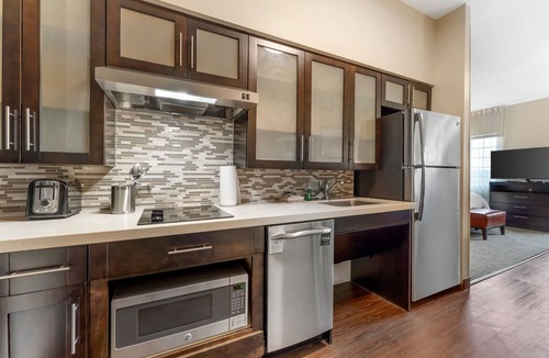 Warrendale アパートメント | Accessible Queen Studio w/Kitchen | Hot Breakfast