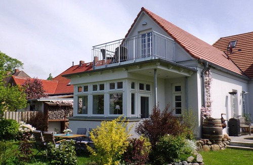 Ostseebad Wustrow アパートメント | Apartment "Fiete"- Alte Büdnerei- in a quiet location with a beautiful garden near the beach