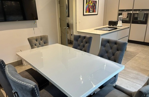 Corstorphine ヴィラ | Breathtaking 4 bedroom townhouse In central Murrayfield location, free parking