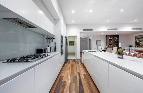 Forrest アパートメント | Bright and Spacious Penthouse by Parliament House