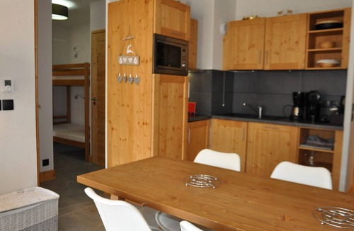 Chatel アパートメント | Central Châtel apartment with balcony and pool access