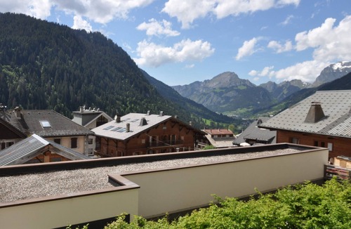 Chatel アパートメント | Central Châtel apartment with balcony and pool access