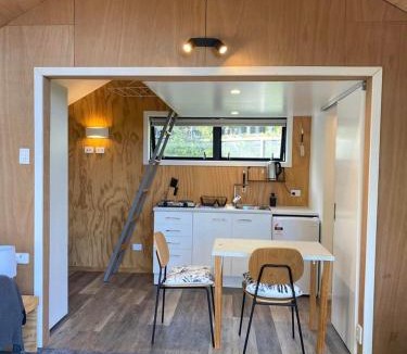 Wanaka スキーシャレー | Central Wanaka Oasis, Tiny Home, Mountain Views & Spring Water