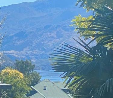 Wanaka スキーシャレー | Central Wanaka Oasis, Tiny Home, Mountain Views & Spring Water