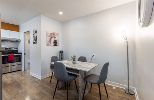 Riley Park 一軒家 | Centrally located 3 bedroom 2 bathroom close to stores, restaurants and downtown