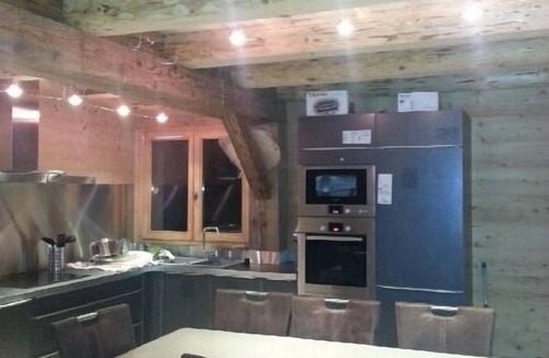 La Clusaz スキーシャレー | ARAVISの山頂にある眺めの印象的な眺め。 クラシファイド3つ星