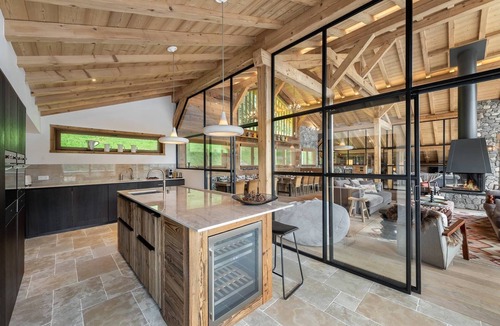 Chatel スキーシャレー | CHALET IKARIA - 17人用のユニークなプレステージシャレーです。