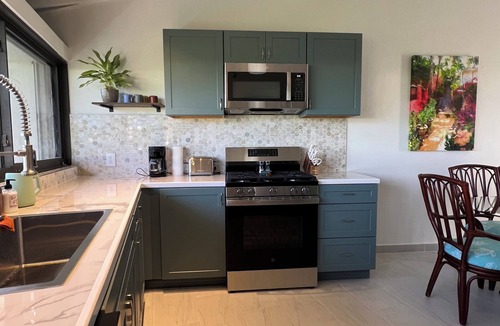 Estate Lovenlund コンドミニアム | Changes in Latitude 18.3 spacious Mahogany Run condo with ocean views.