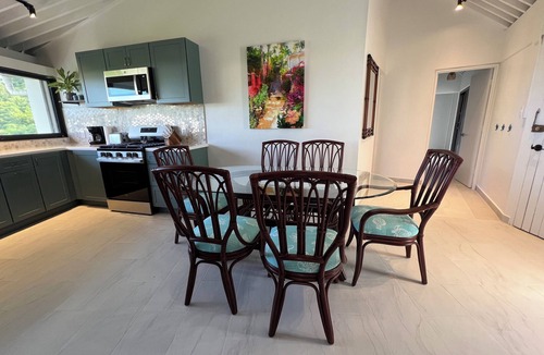 Estate Lovenlund コンドミニアム | Changes in Latitude 18.3 spacious Mahogany Run condo with ocean views.