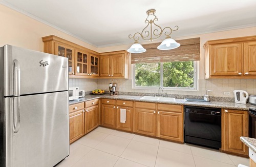 Fitts Village コンドミニアム | CHARMING 2 BEDROOM CONDO WITH SPECTACULAR WEST COAST SUNSET VIEW