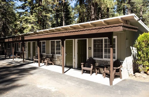 Tahoe Island ホテル | Charming 2 Queen bed lodge in South Lake Tahoe w/Kitchen