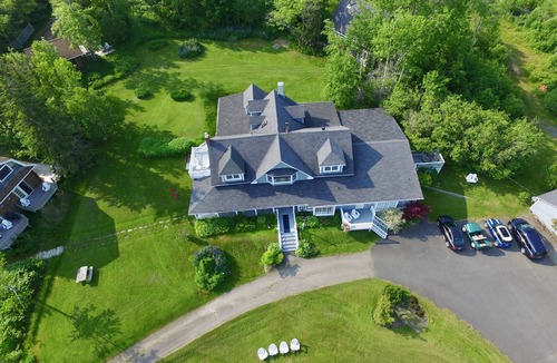 Baddeck コテージ | Coastal Cottage Overlooking Baddeck Bay