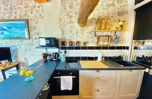 Roquefort-les-Pins アパートメント | 🌸 Cosy nest with balcony in a natural environment