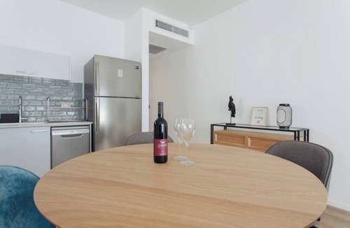 Tel Aviv Promenade アパートメント | Cozy 1BR Ben Yehuda by Holiday Rentals SAFE ROOM
