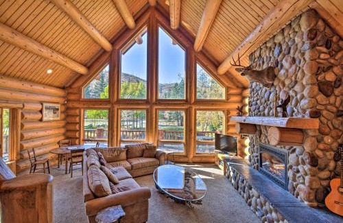 Conner 一軒家 | Custom Bitterroot Valley Cabin w/Hot Tub & Views!