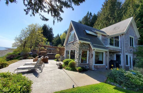 Regional District of Nanaimo コテージ | Deep Bay Ocean Front Cottage - Private Getaway with Hot Tub