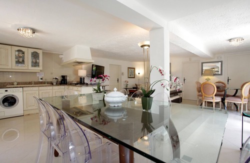 Roquefort-les-Pins ヴィラ | Detached 8 bedrooms with a large heated swimming pool Villa in a private estate