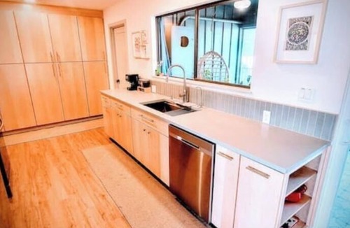 Long Beach 一軒家 | Downtown Designer Duplex close to Beach! Spa Tub, Sunroom, Game Room, EV & more!