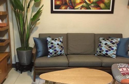 Novaliches アパートメント | FULLY FURNISHED 2 BEDROOM next to SM FAIRVIEW and TERRACES QC by The Redwoods