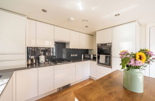 Edinburgh 一軒家 | Gorgeous central 3 bed house - free parking & garden (15 min walk to Royal Mile)