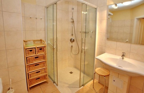 Ostseebad Kuhlungsborn アパートメント | Hübsche Ferienwohnung an der Ostsee mit Terrasse, Saunabereich und Pool im Haus!