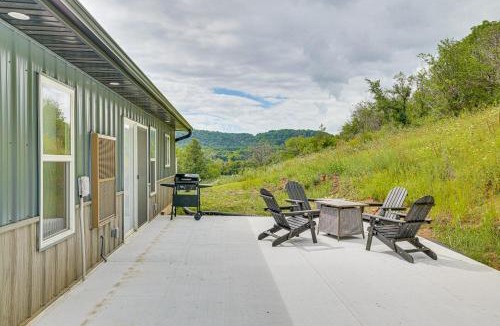 Viola 一軒家 | Hike, Fish & Relax: Kickapoo River Cabin!