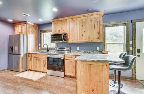 Viola 一軒家 | Hike, Fish & Relax: Kickapoo River Cabin!