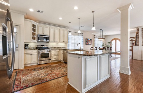 Arabi 一軒家 | Historic Home Only 4 miles to French Quarter - Super Cozy & Convenient!